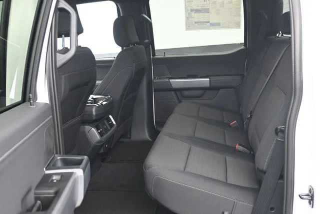 New 2026 Oxford White Ford XLT image 5