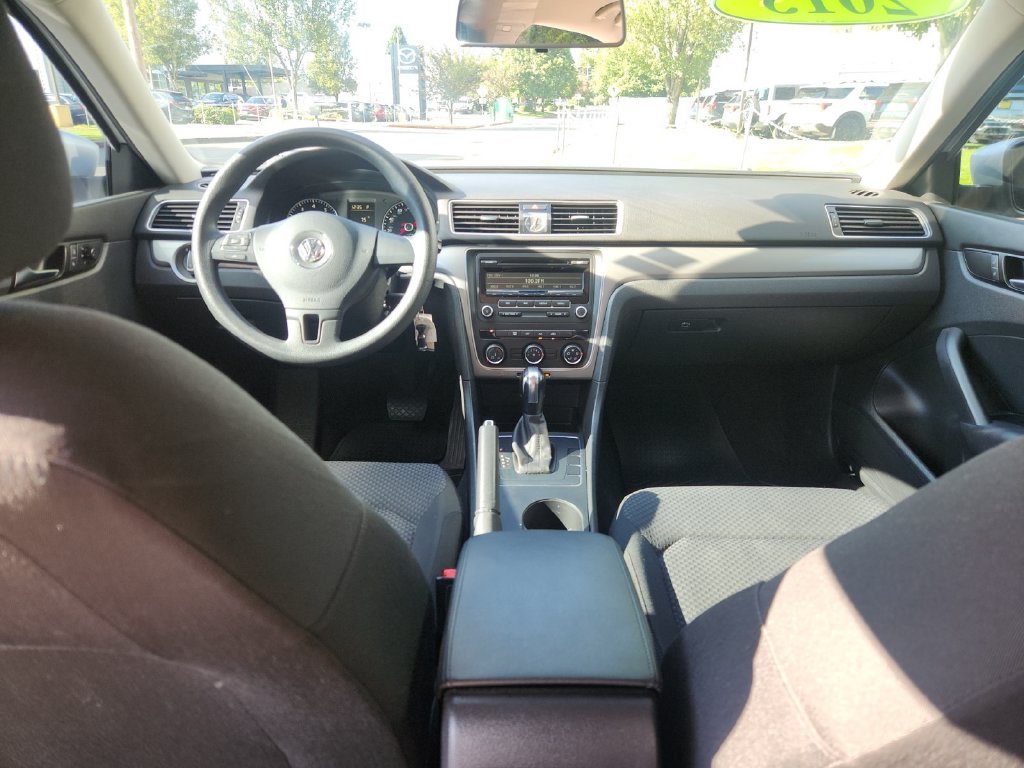 Used 2013 Silver Volkswagen 2.5 S image 21