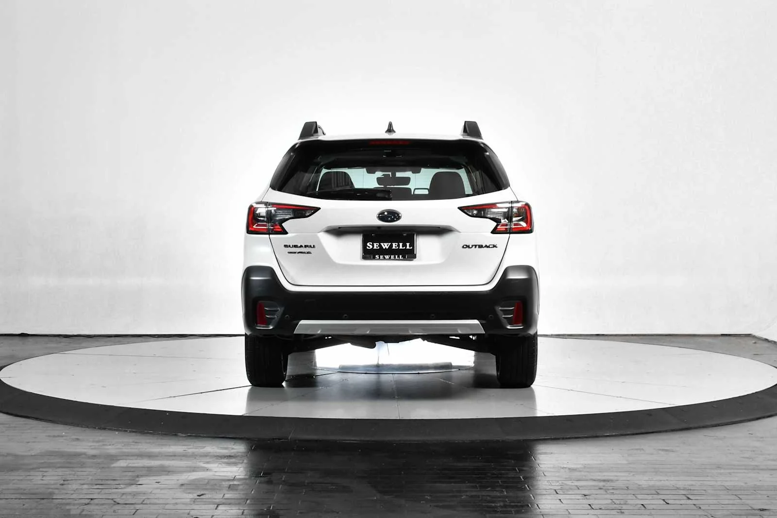 Used 2022 Crystal White Pearl Subaru Limited image 5