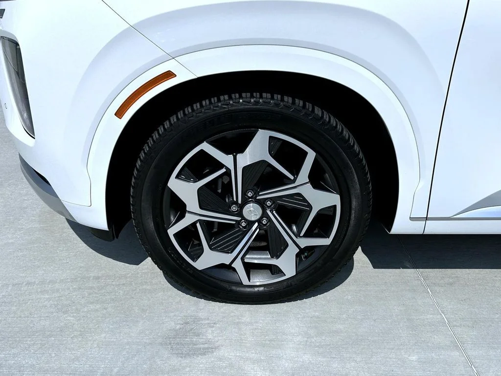 Used 2021 White Hyundai Calligraphy image 25