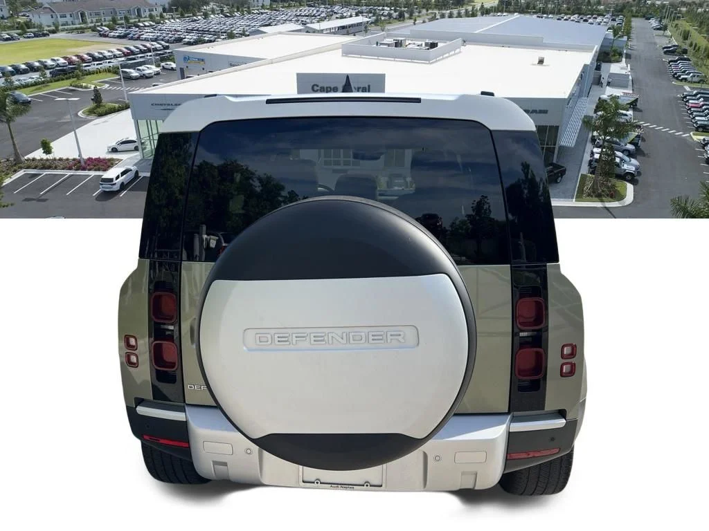 Used 2024 Green Land Rover S image 7