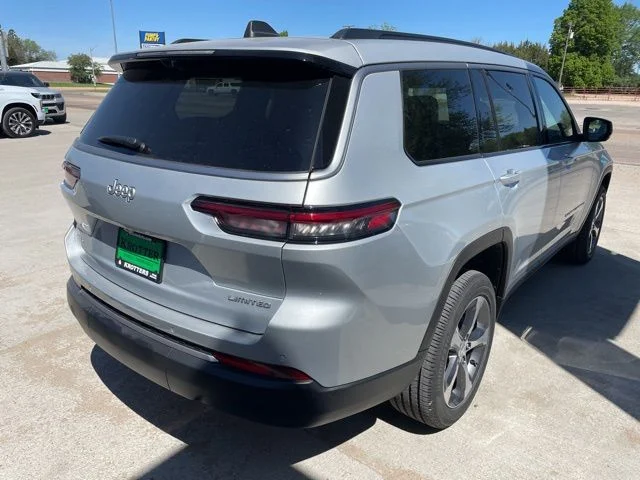 New 2026 Silver Zynith Exterior Paint Jeep Limited image 3