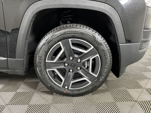 New 2026 Diamond Black Crystal Pearl-Coat Exterior Paint Jeep Limited image 5
