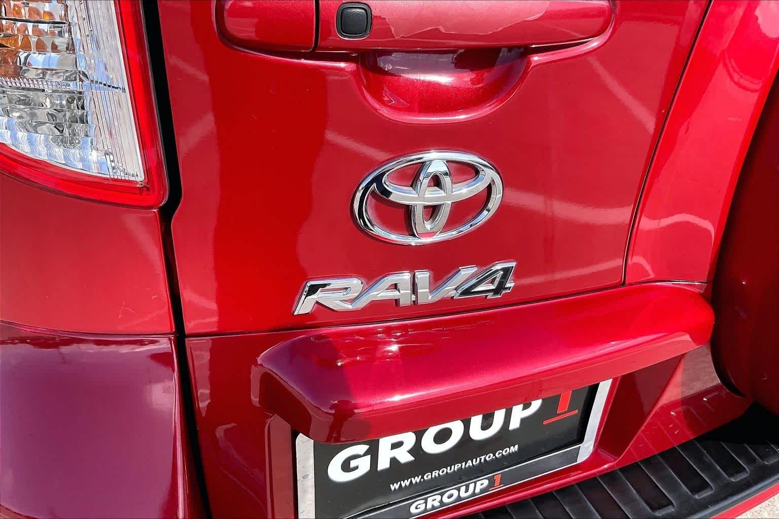 Used 2011 Barcelona Red Metallic Toyota Ltd image 28