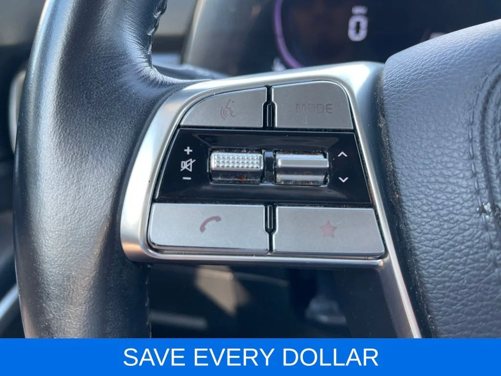 Used 2023 White Kia S image 20