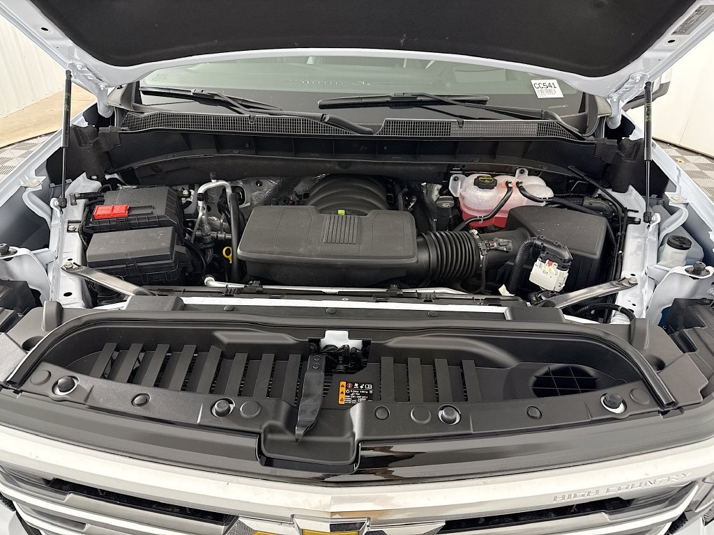 New 2026 Polar White Tricoat Chevrolet High Country image 31