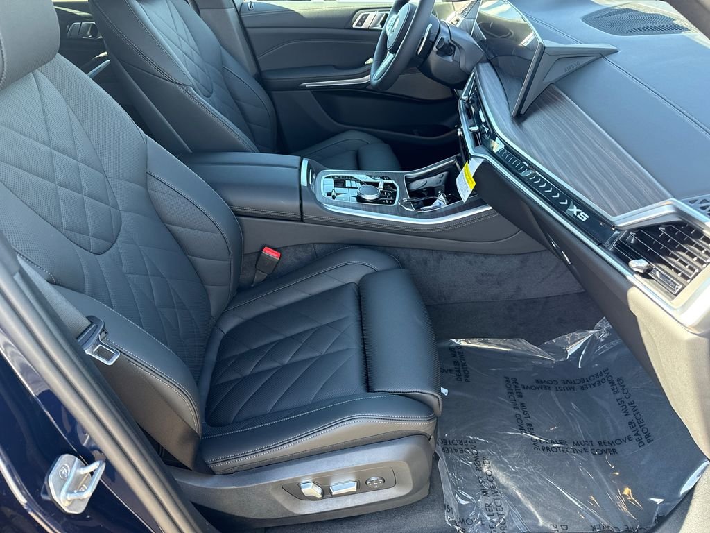 New 2026 Tanzanite Blue II Metallic BMW xDrive50e image 13