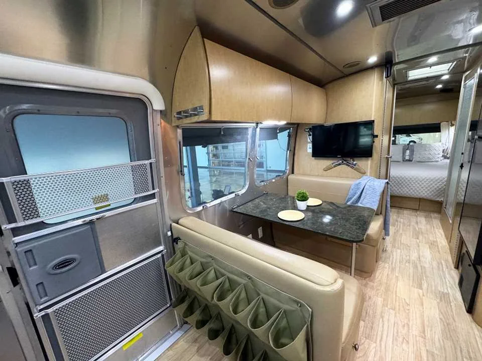 Used 2015  AIRSTREAM  image 14