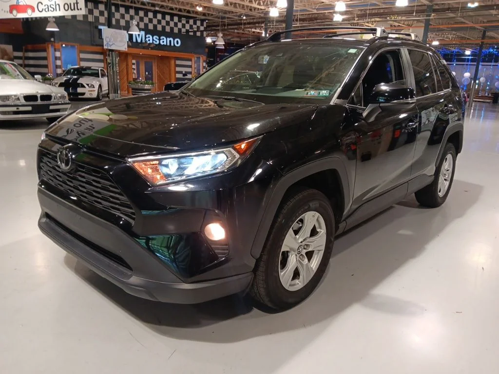 Used 2020 Midnight Black Metallic Toyota XLE image 8