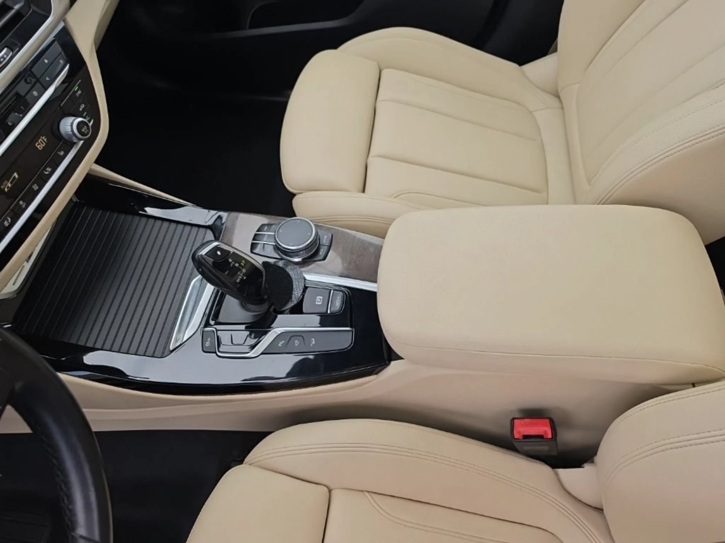 Used 2015 Gray Ford SE image 45