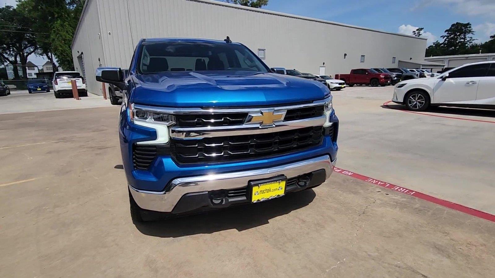 2022 Chevrolet Silverado 1500 LT - Photo 3