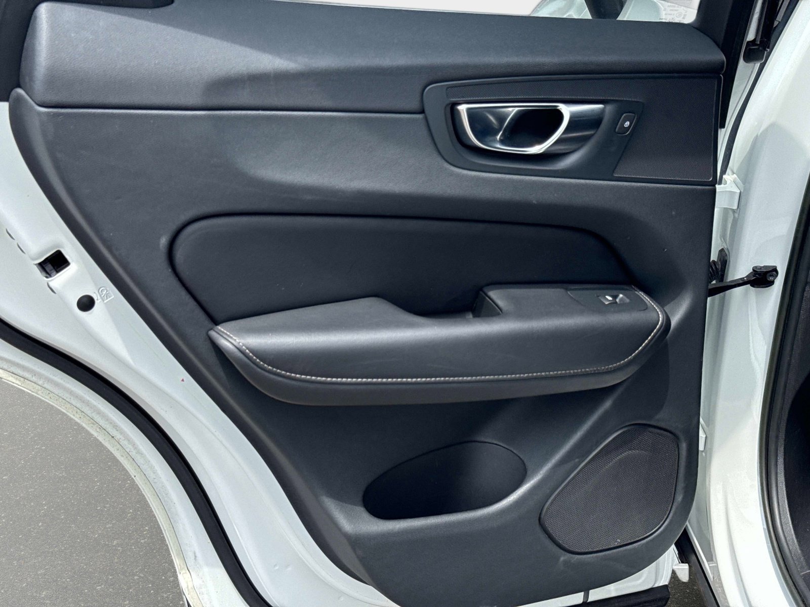 Used 2023 Crystal White Volvo Ultimate Bright Theme image 10