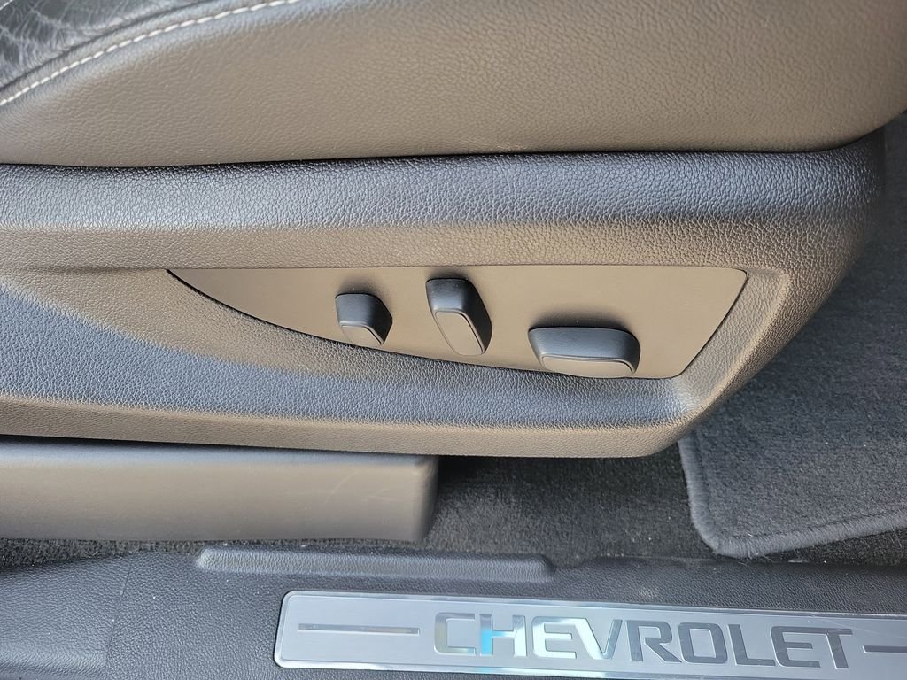 Used 2018 Silver Chevrolet LT image 9