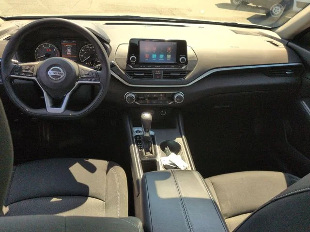 Used 2022 Silver Nissan 2.5 S image 27