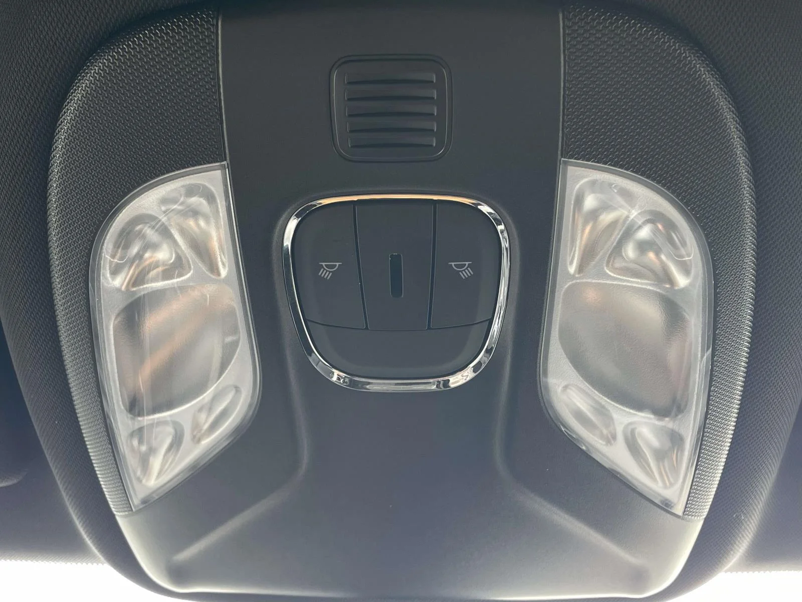 Used 2025 Red Hot Pearlcoat Jeep Limited image 22