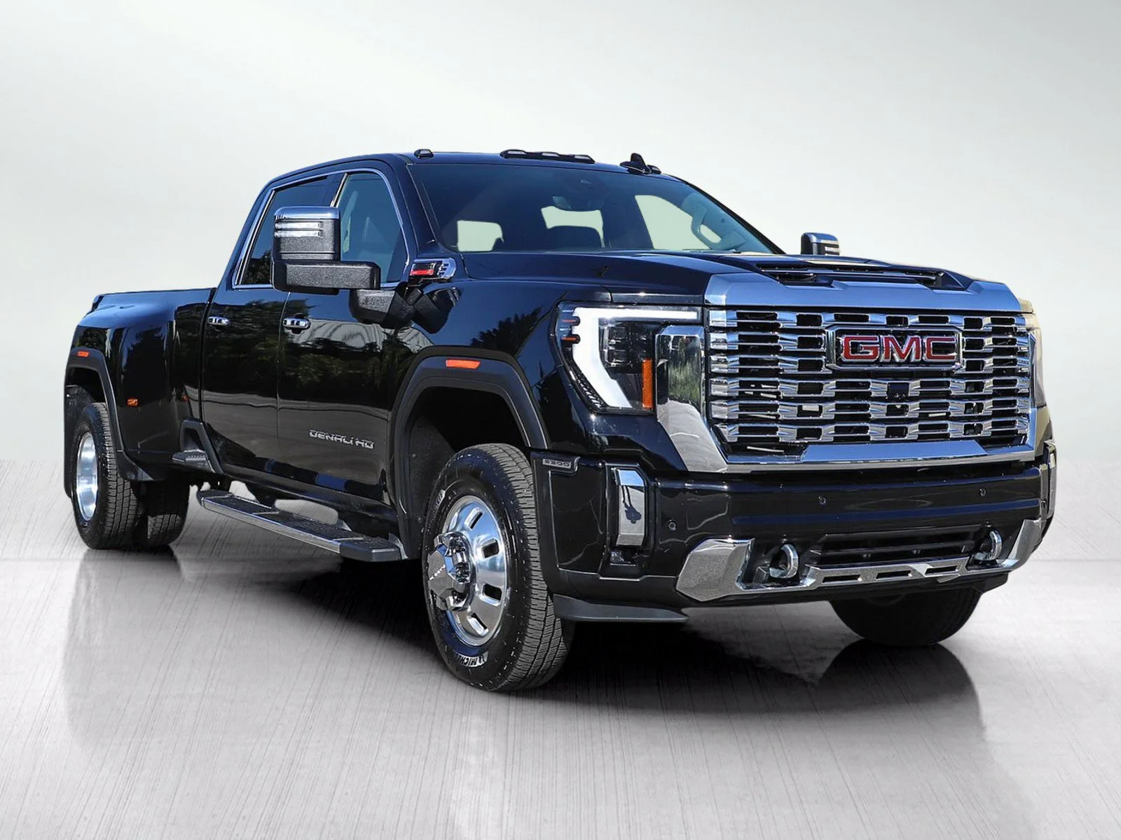 Used 2024 Onyx Black GMC Denali image 7