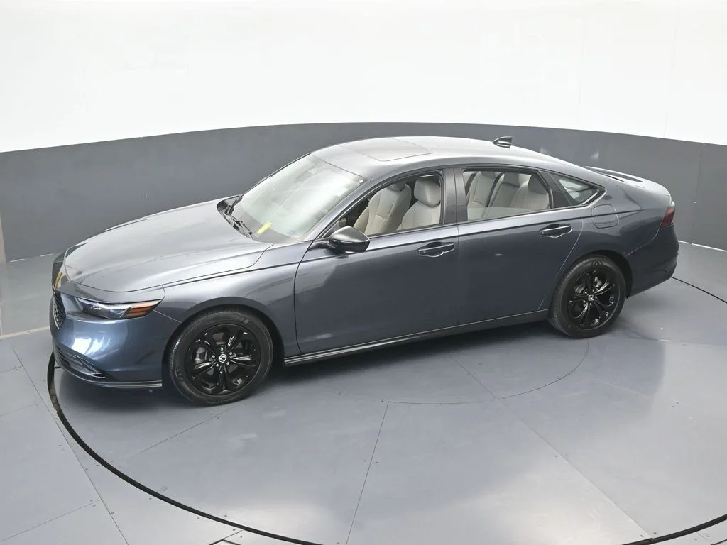Used 2025 Gray Honda SE image 46