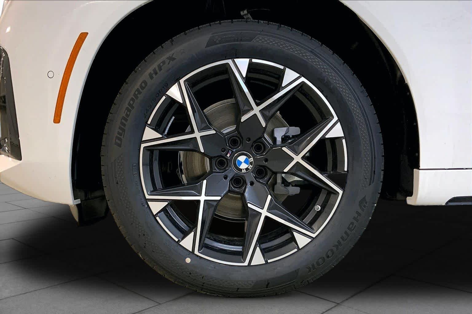 New 2026 Alpine White BMW 30 xDrive image 11