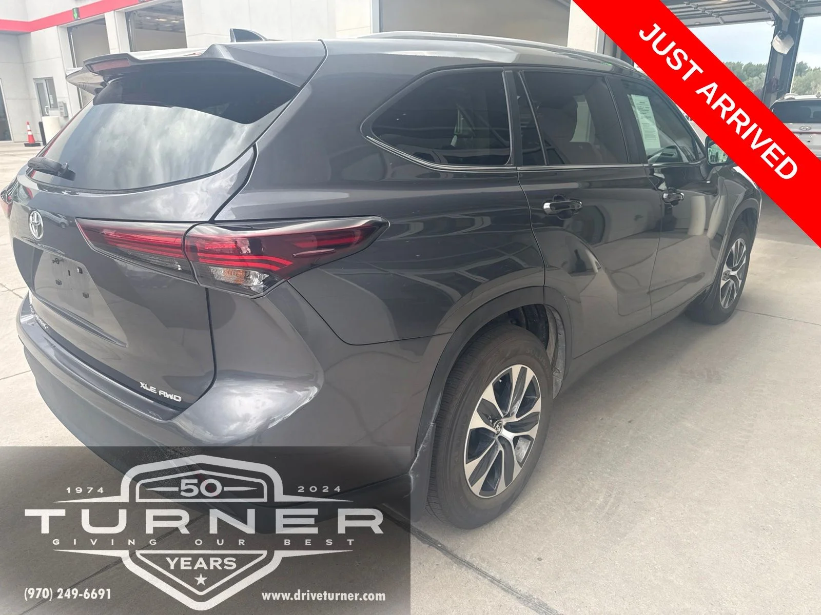 Used 2024 Gray Toyota XLE image 4