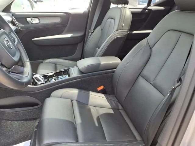 2025 Volvo XC40 Plus - Photo 10