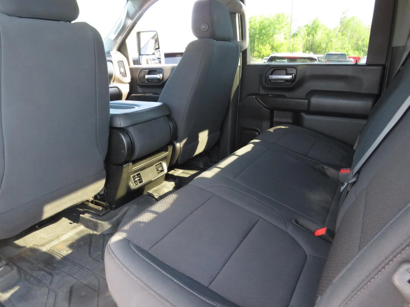 Used 2021 Silver Ice Metallic Chevrolet Custom image 25