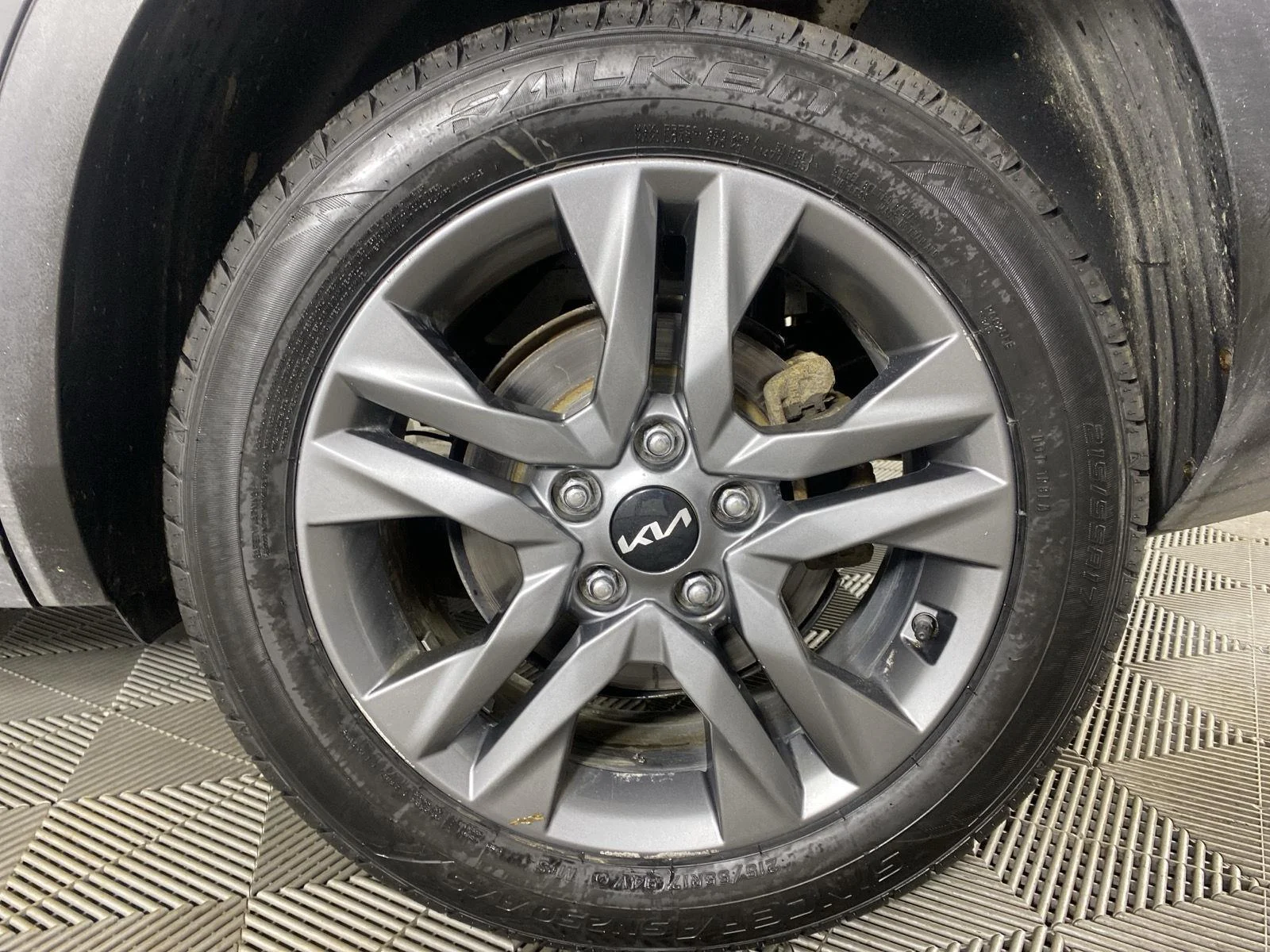Used 2022 Snow White Pearl Kia LX image 24