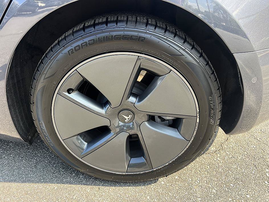 Used 2022 Midnight Silver Metallic Tesla Long Range image 10