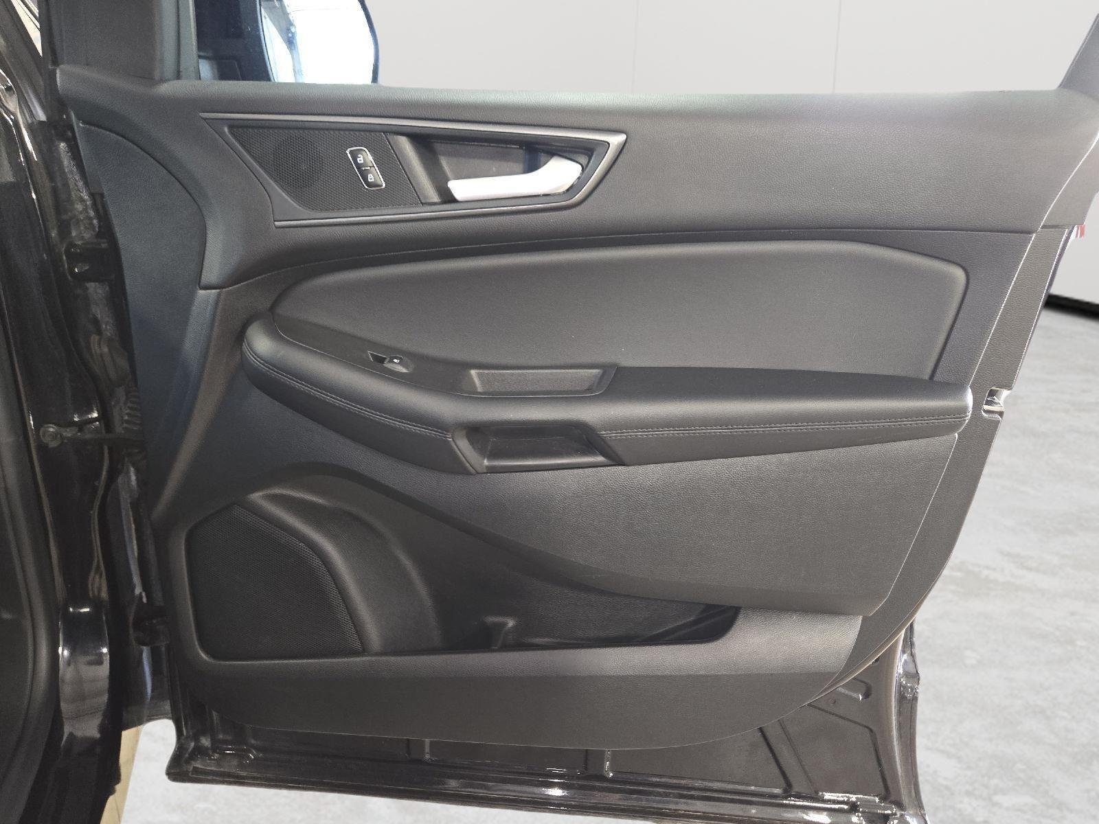 Used 2024 Agate Black Ford SE image 31