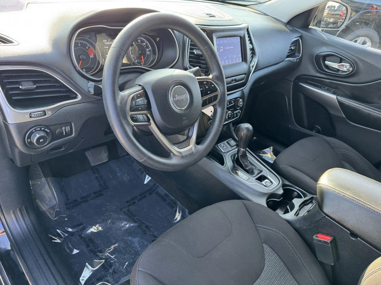 Used 2019 Diamond Black Crystal Pearlcoat Jeep Latitude image 13