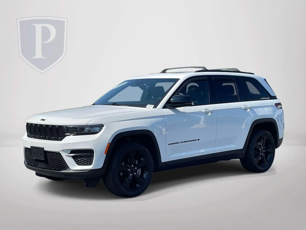 Used 2024 White Jeep Altitude X image 4