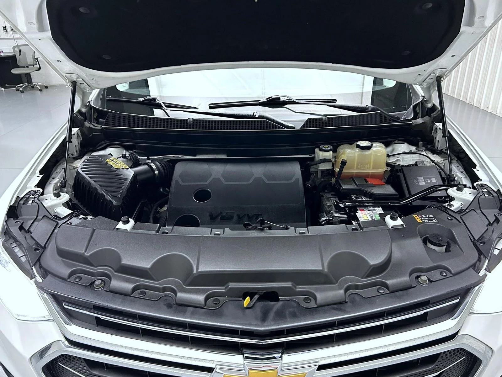 Used 2019 White Chevrolet 3LT image 25