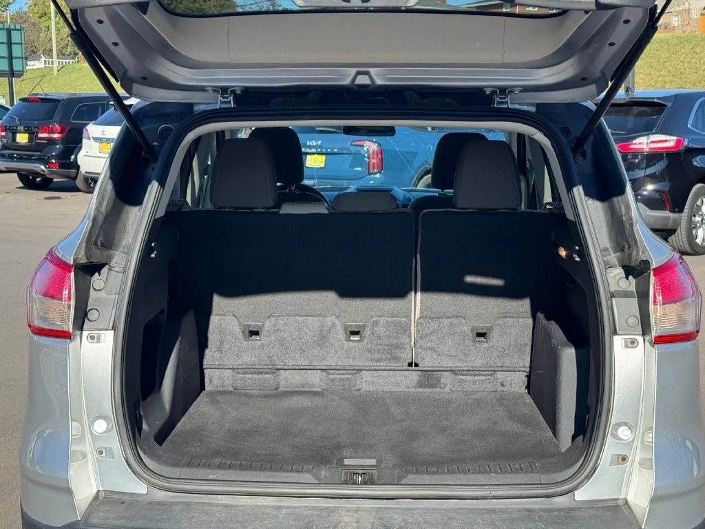 Used 2015 Silver Ford SE image 16