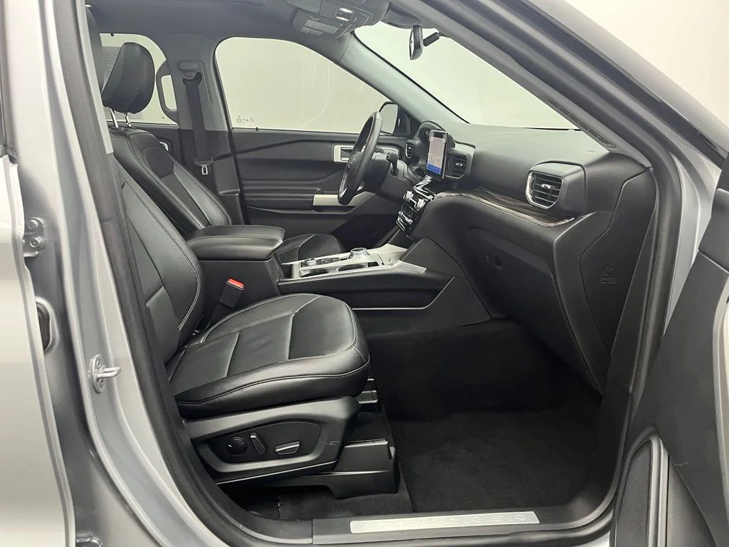Used 2022 Silver Ford Limited image 34