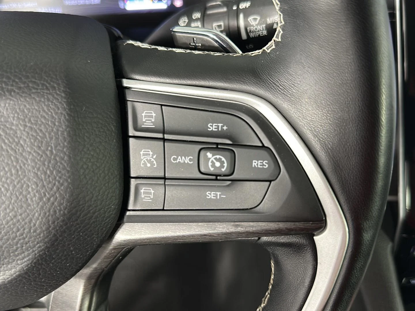 Used 2022 Baltic Gray Metallic Clearcoat Jeep Limited image 25