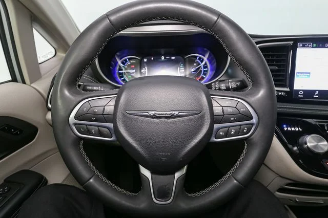 Used 2023 Silver Chrysler Touring L image 31
