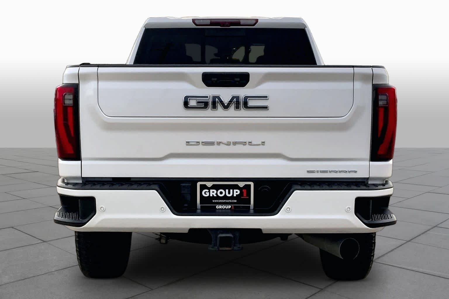 Used 2024 White Frost Tricoat GMC Denali Ultimate image 5