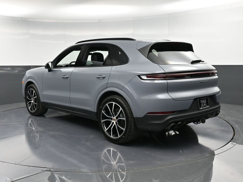 2025 Porsche Cayenne Base photo 2