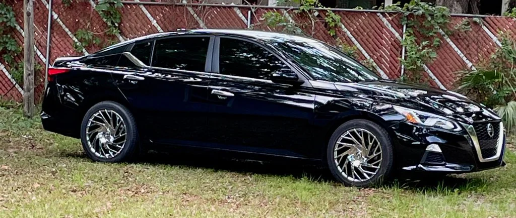 Used 2020 Black Nissan 2.5 S image 1