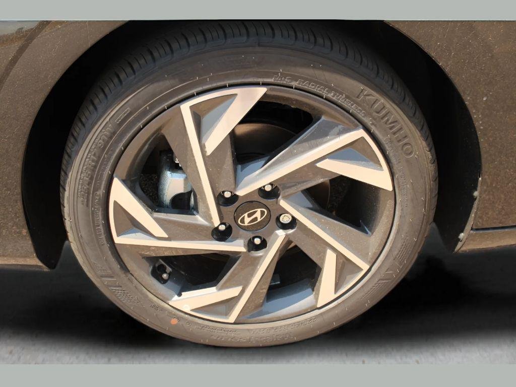 2025 Hyundai Elantra SEL - Photo 9