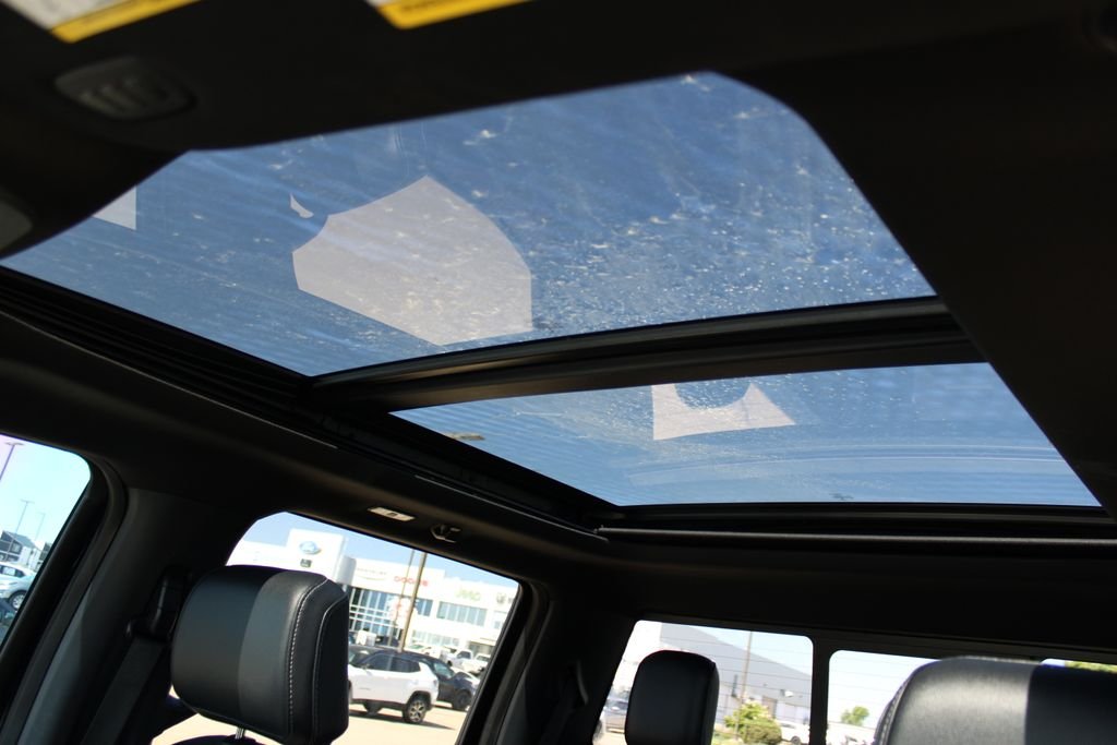 Used 2023  Ford Lariat image 11