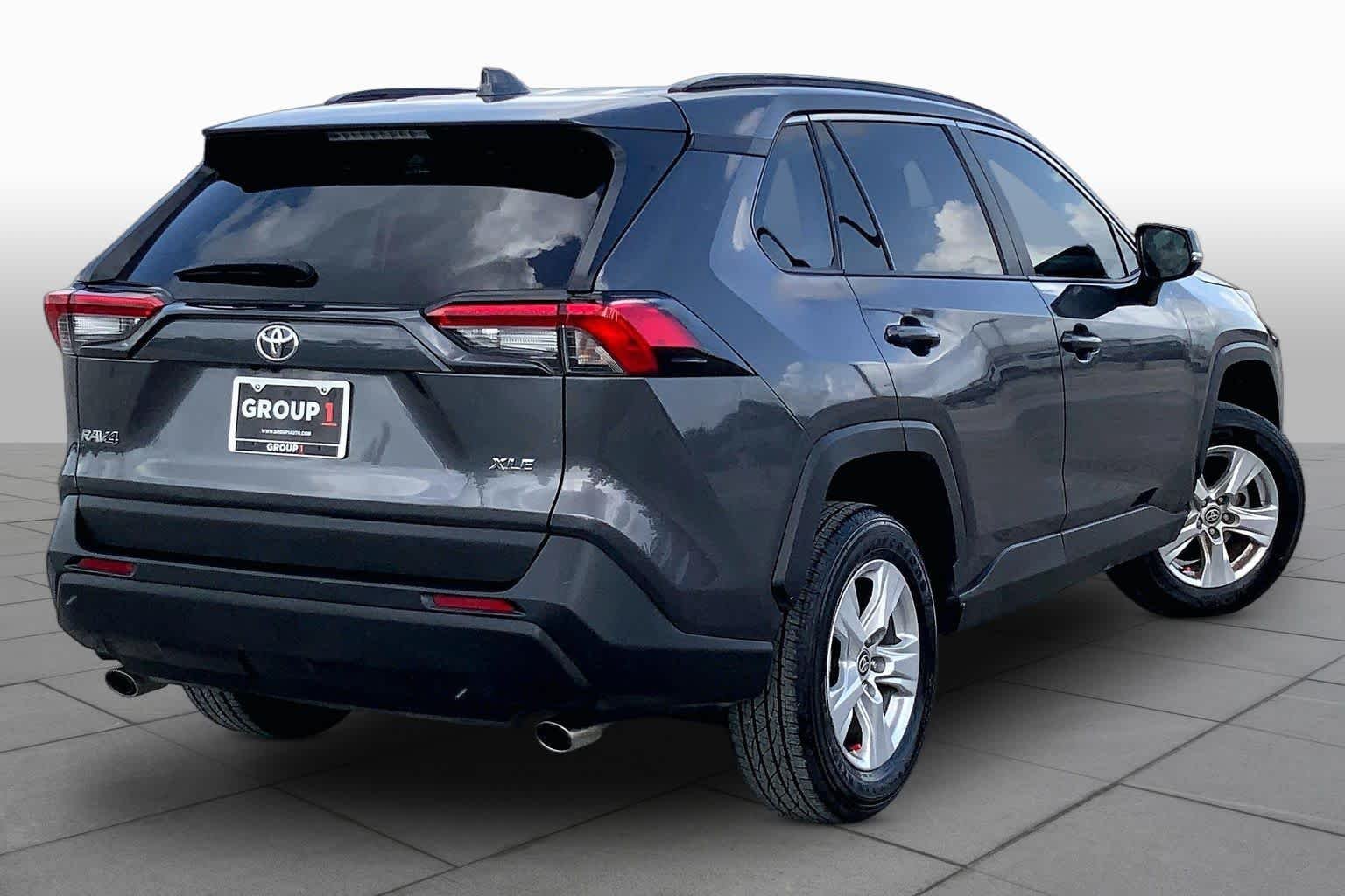 Used 2021 Magnetic Gray Metallic Toyota XLE Premium image 13