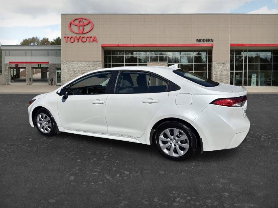 Used 2026 Pearl Toyota LE image 5