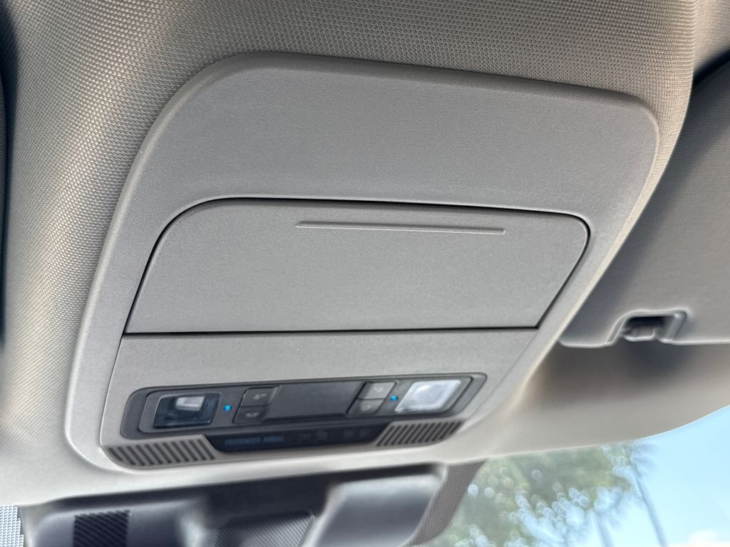 Used 2022 White Ford XLT image 25