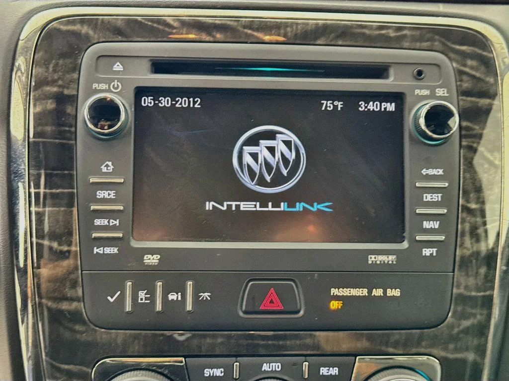 Used 2013 White Diamond Clearcoat Buick Premium Group image 18