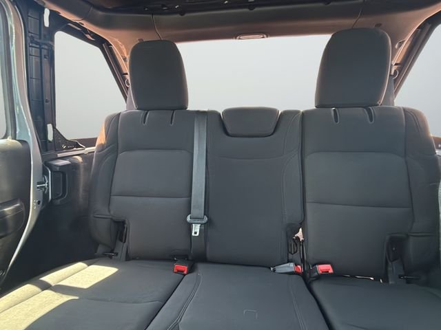 Used 2019 Silver Jeep Unlimited Sport S image 26