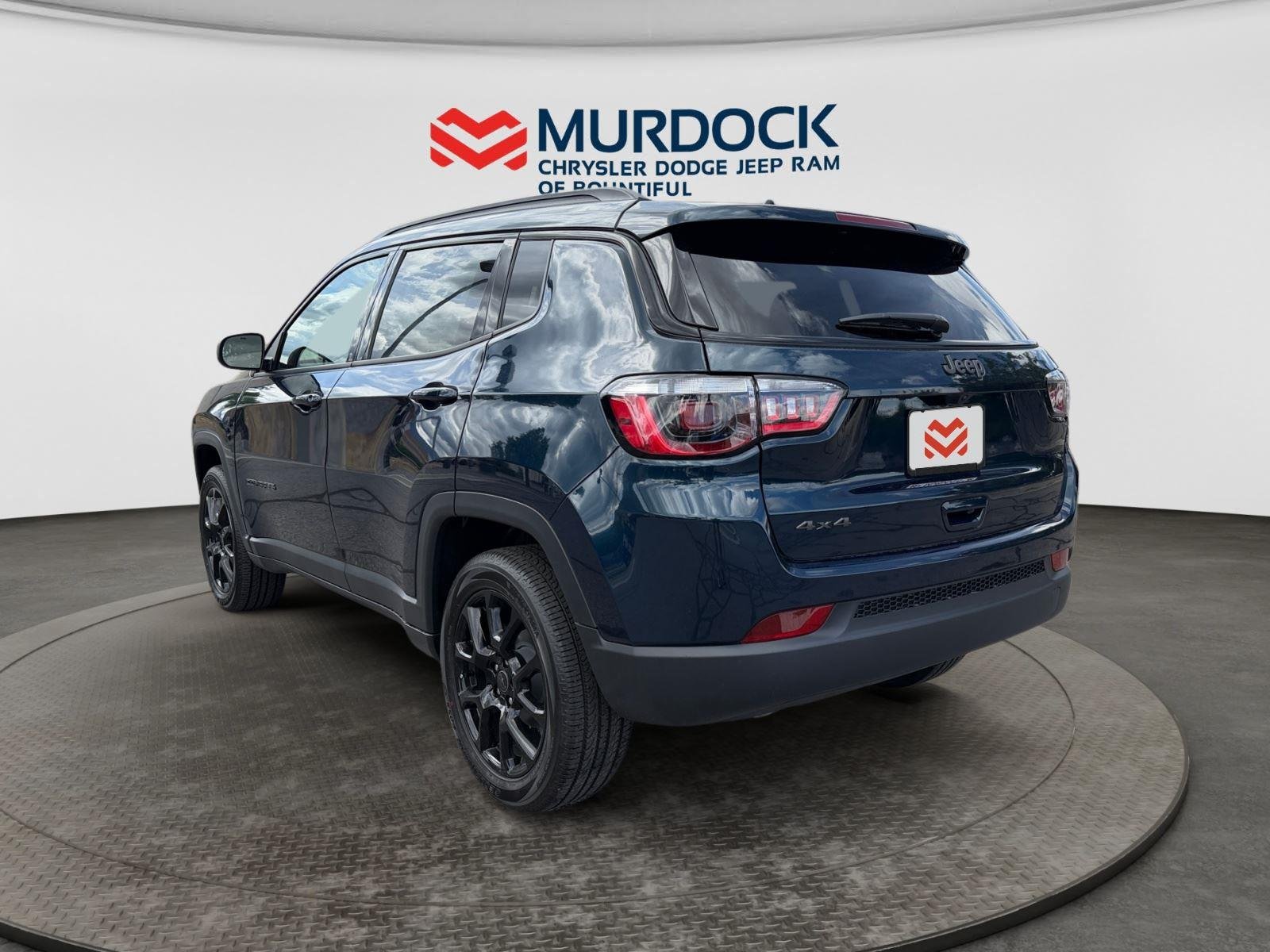 New 2026 Fathom Blue Pearl-Coat Exterior Paint Jeep Latitude Altitude image 3
