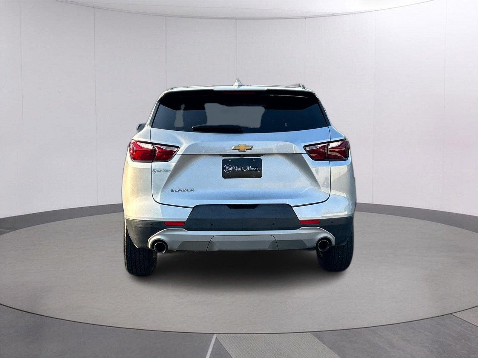 Used 2021 SILVER ICE METALLIC Chevrolet LT image 4