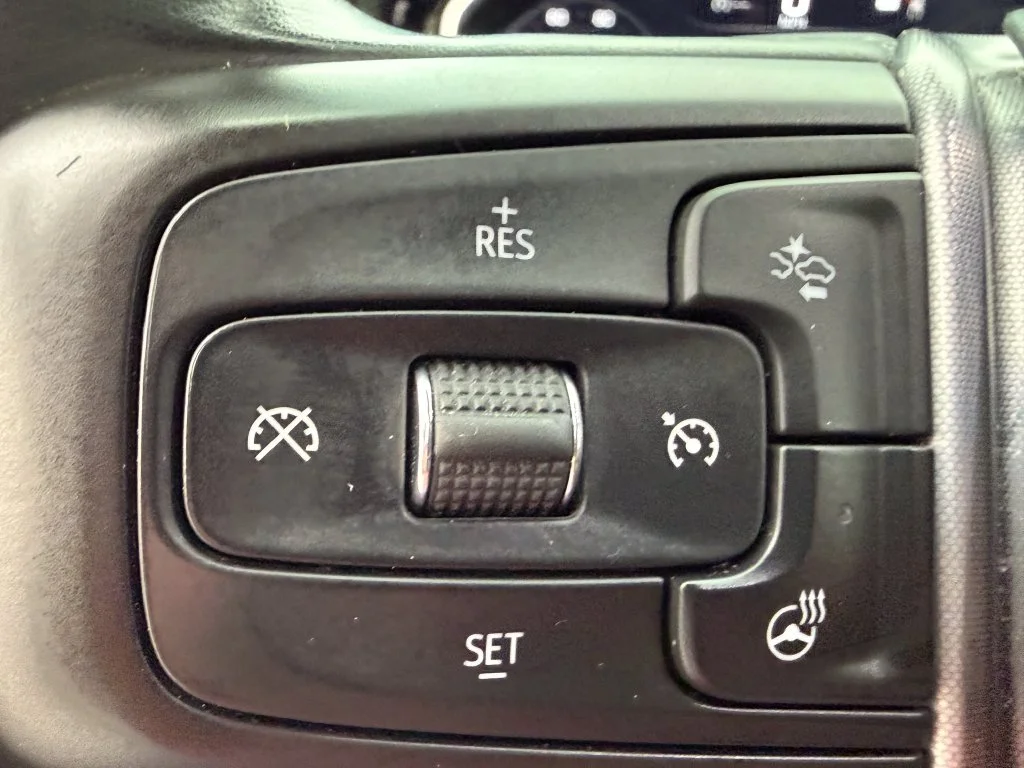 Used 2025 White GMC SLT image 18