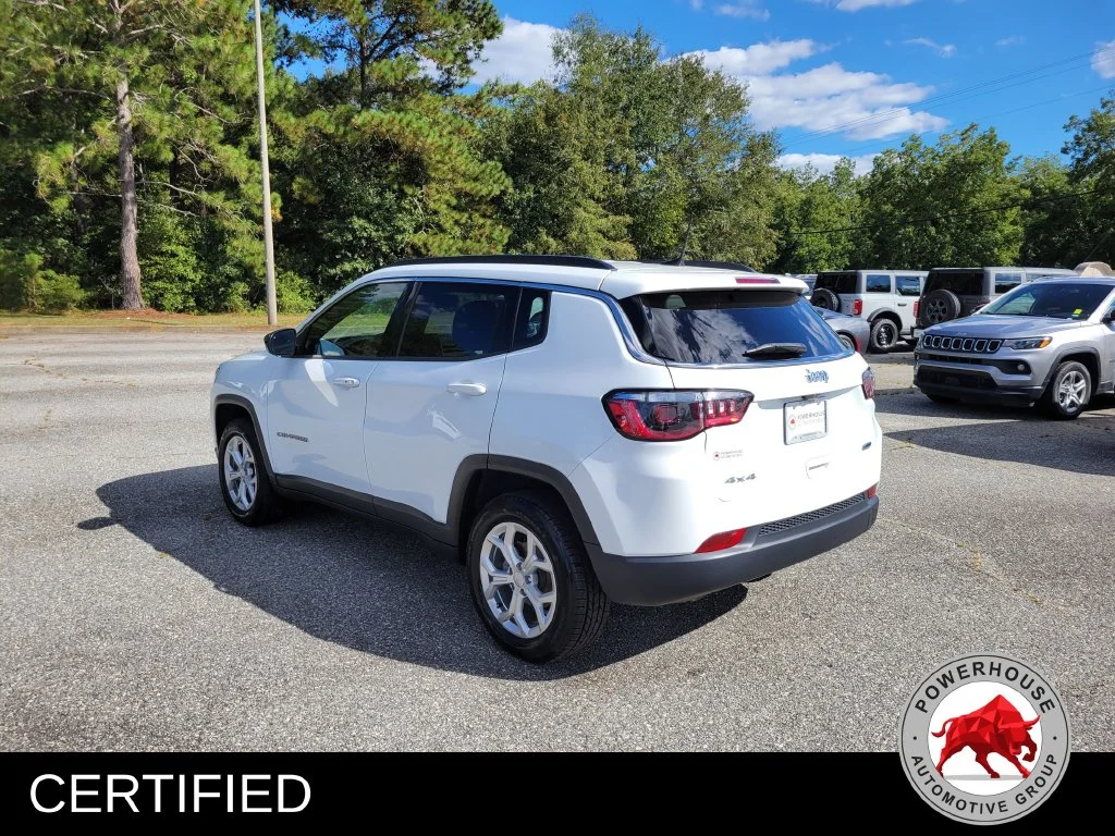 Used 2024 White Jeep Latitude image 4