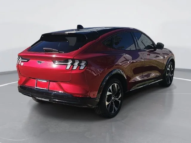 Used 2023 Red Ford Premium image 3
